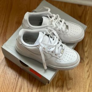 Pre owned very gently used Nike air force 1’s